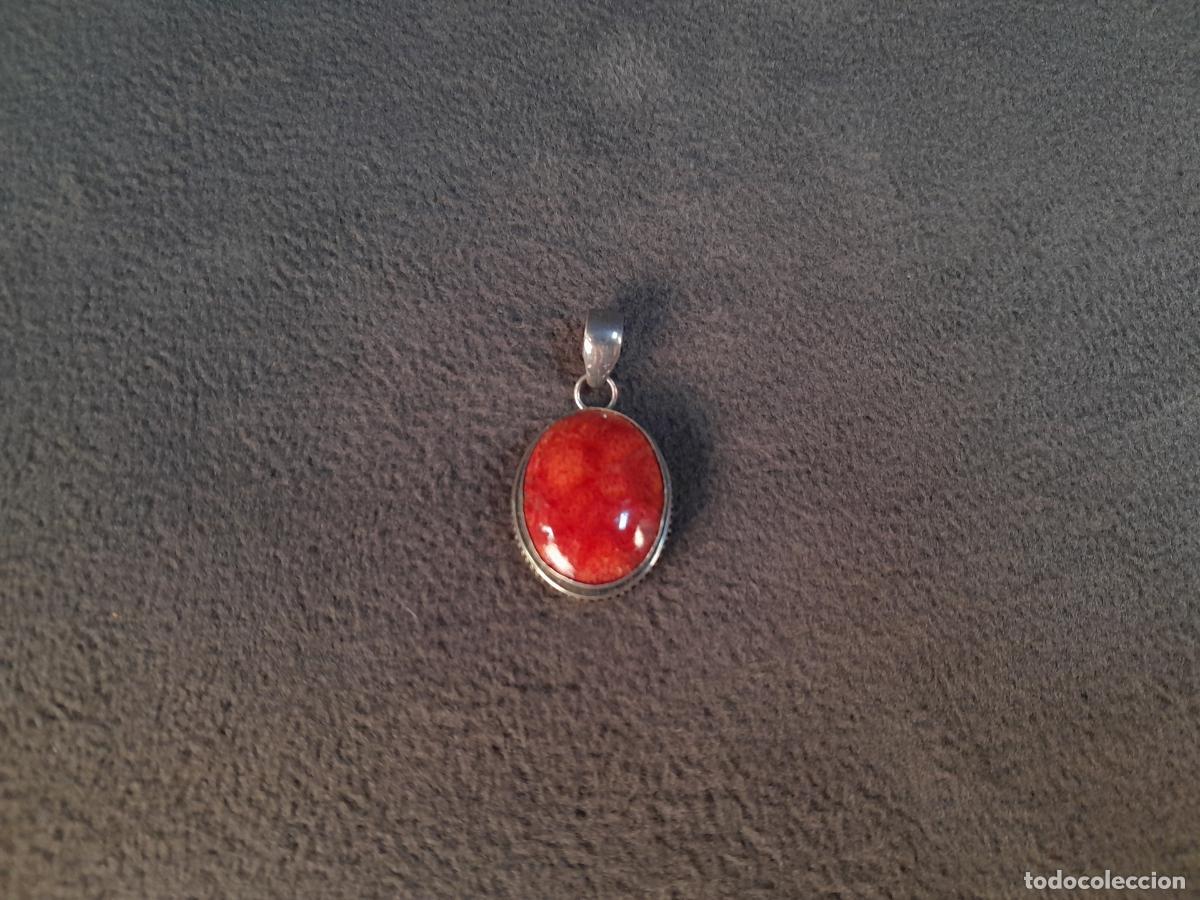 Joyeria: J-4459. COLGANTE DE PLATA DE LEY Y CORNALINA. SIGLO XX.