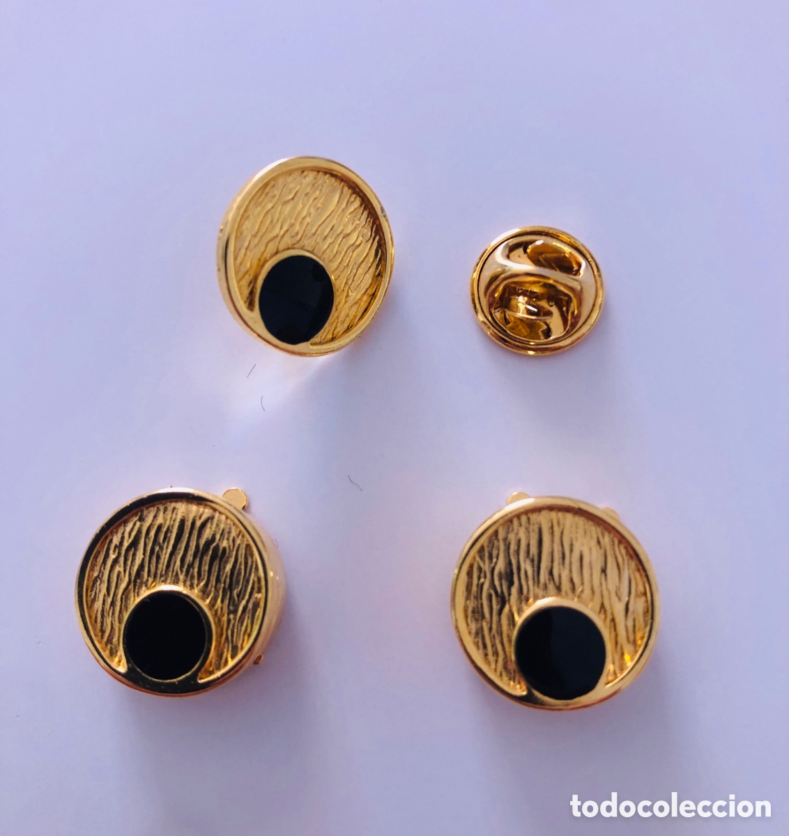 Joyeria: Conjunto de cubre botones y pin dorado a&ntilde;os 80-90