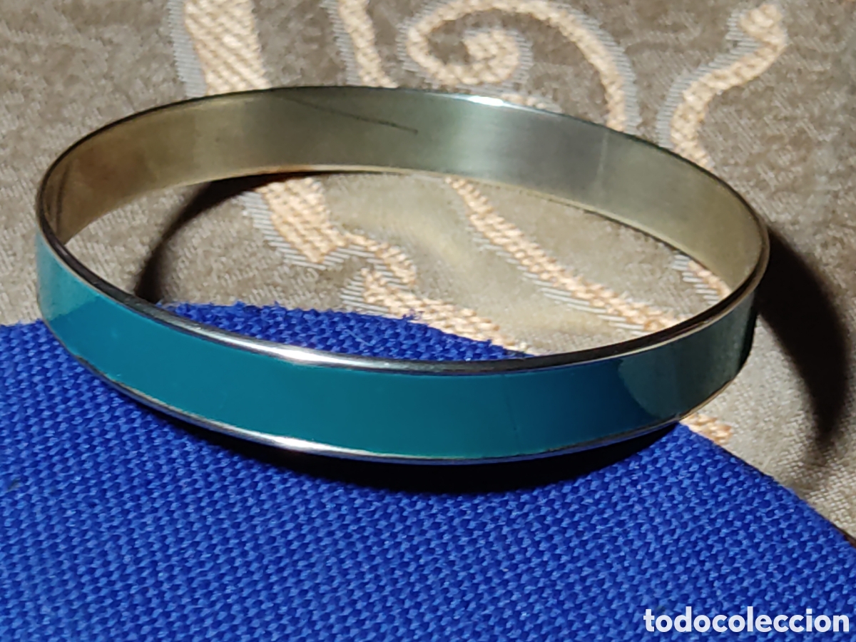 Joyeria: Antigua pulsera de lat&oacute;n con esmalte verde.