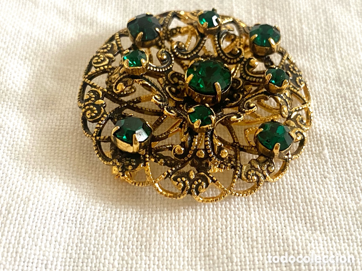 Joyeria: Broche vintage de filigrana dorada y cristales austriacos verdes