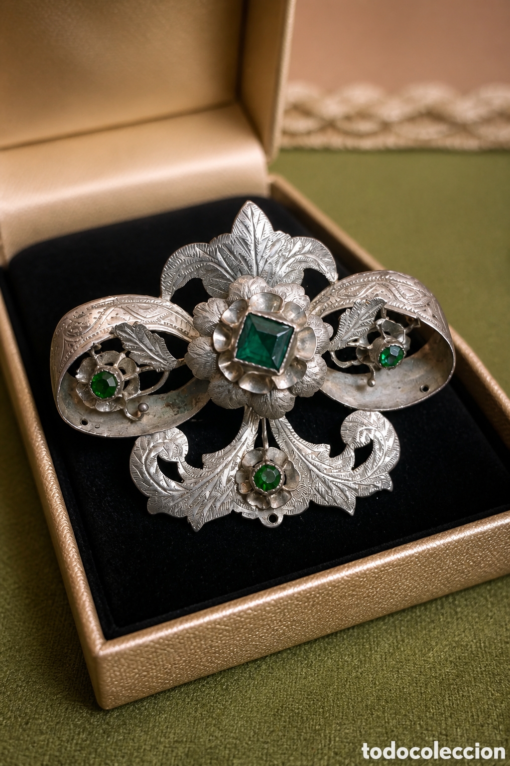 Joyeria: ANTIGUO BROCHE ISABELINO REALIZADO EN PLATA Y &rdquo;POSIBLEMENTE ESMERALDAS