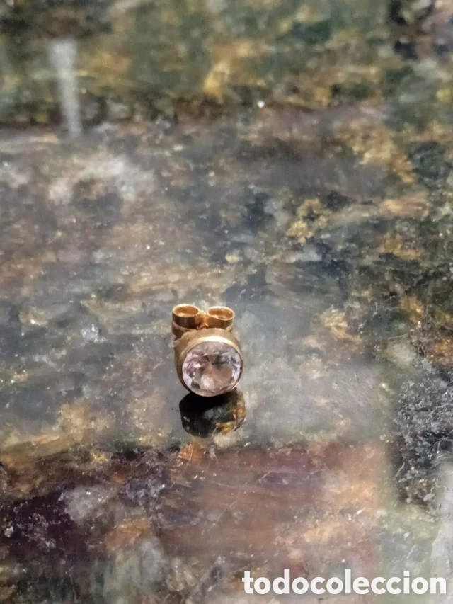 Jewelry: Pendiente de oro con circonita