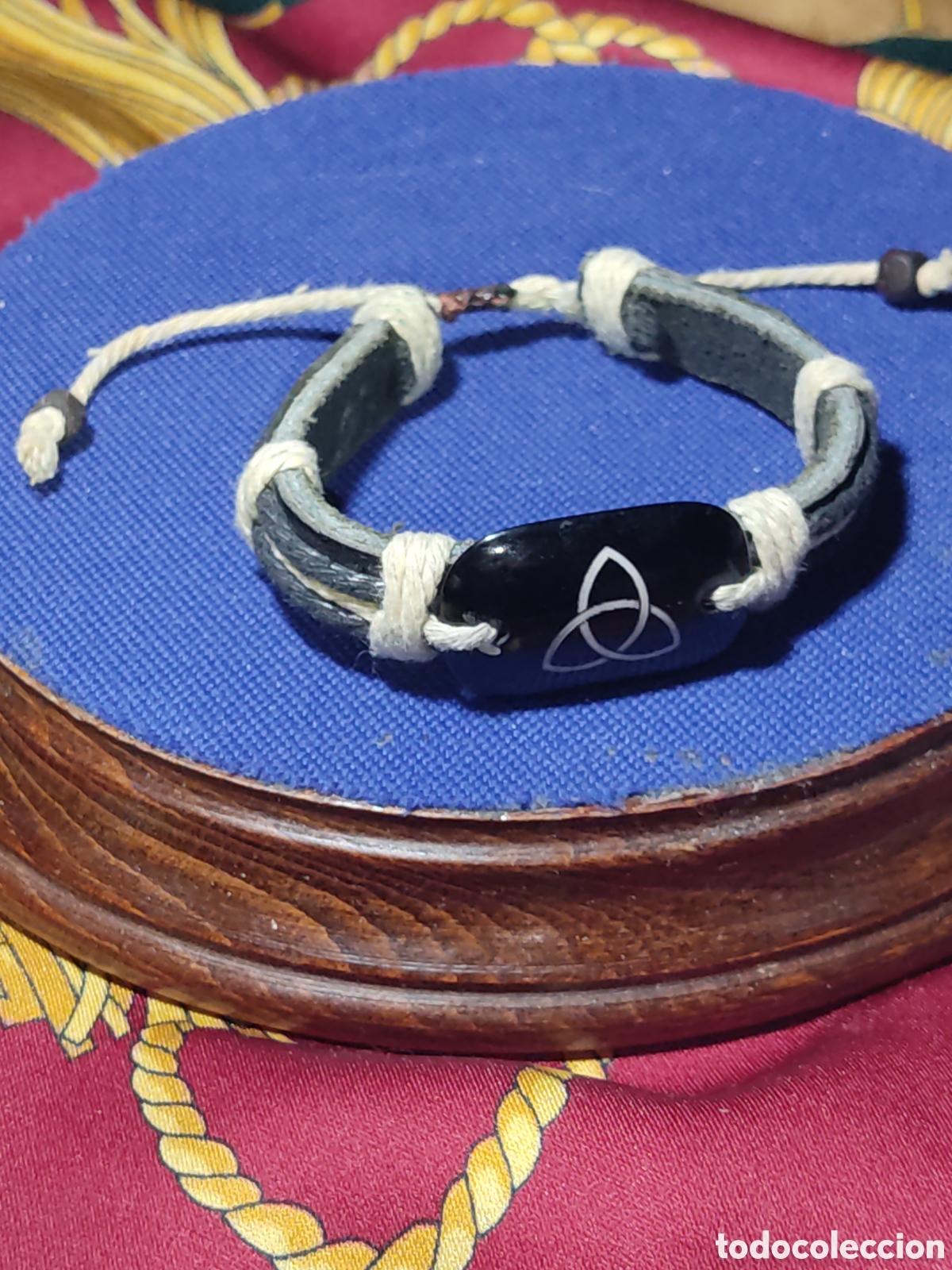 Joyeria: Pulsera surfera de cuero con logo. - Foto 2