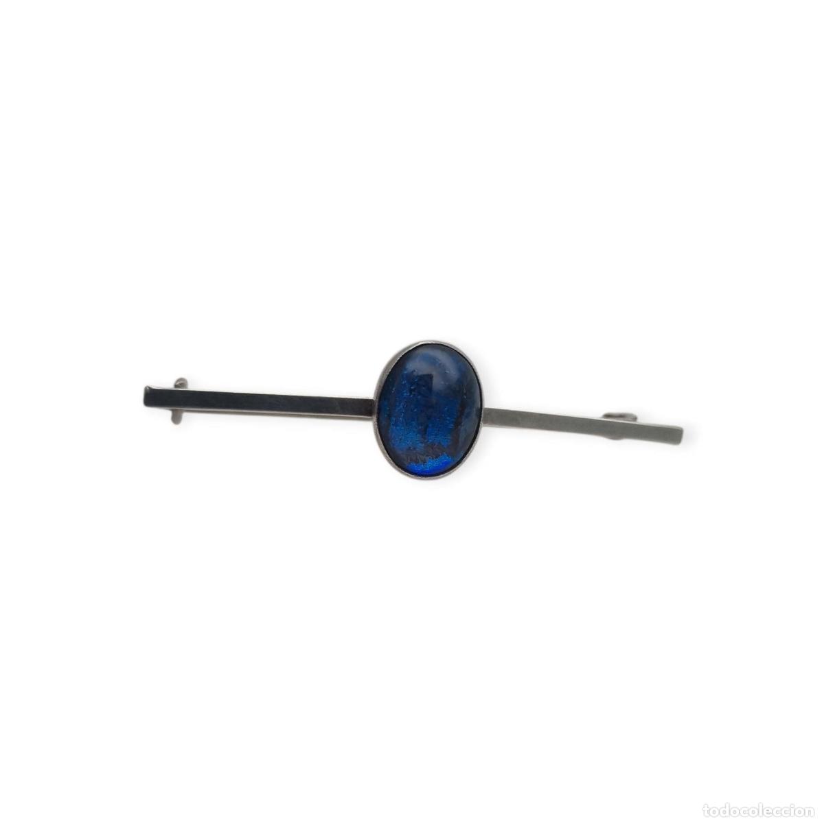 Joyeria: Broche antiguo de plata con cabuj&oacute;n azul ovalado, dise&ntilde;o minimalista siglo XX