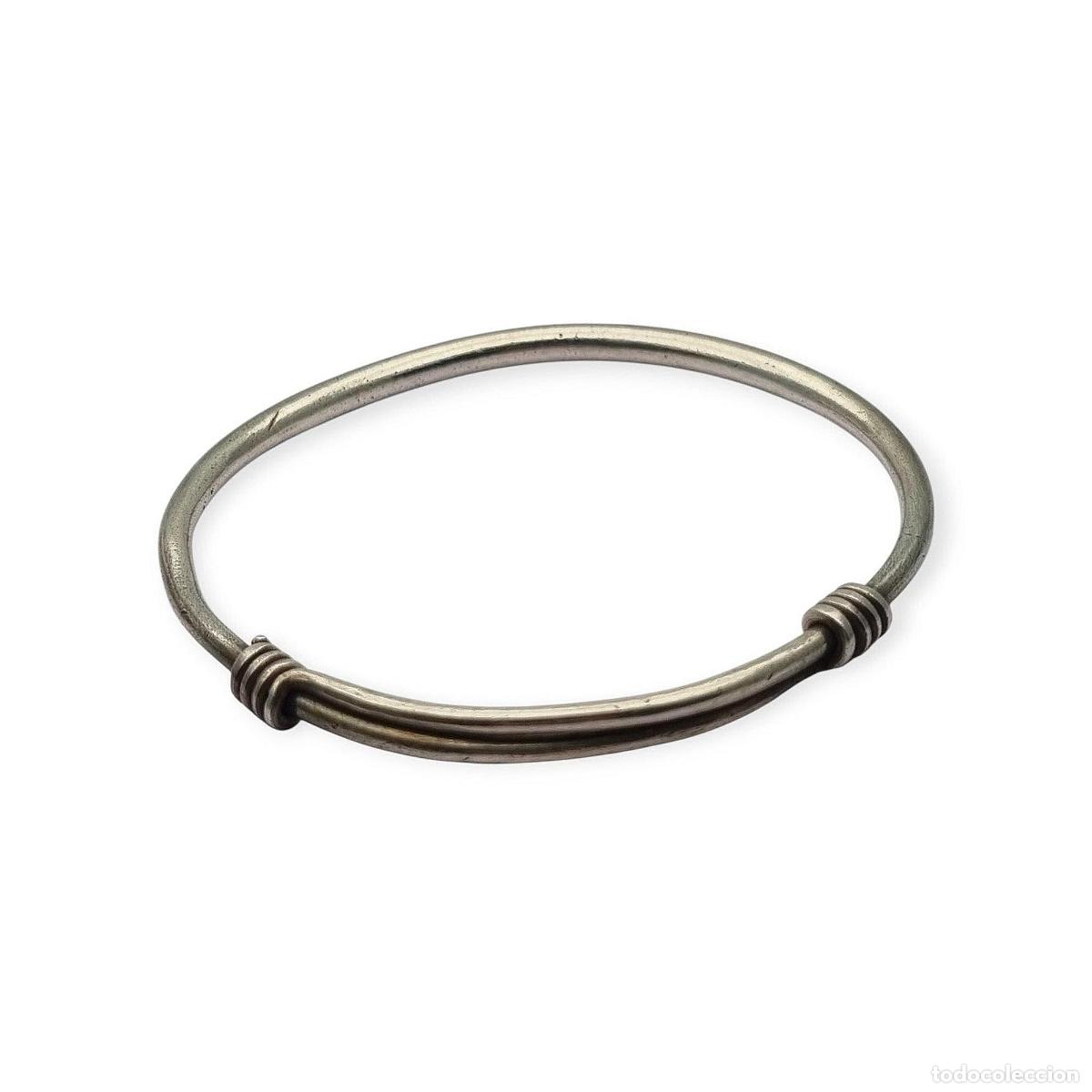Joyeria: Pulsera &eacute;tnica vintage de plata de nudo africano, brazalete tribal artesanal r&iacute;gido, siglo XX