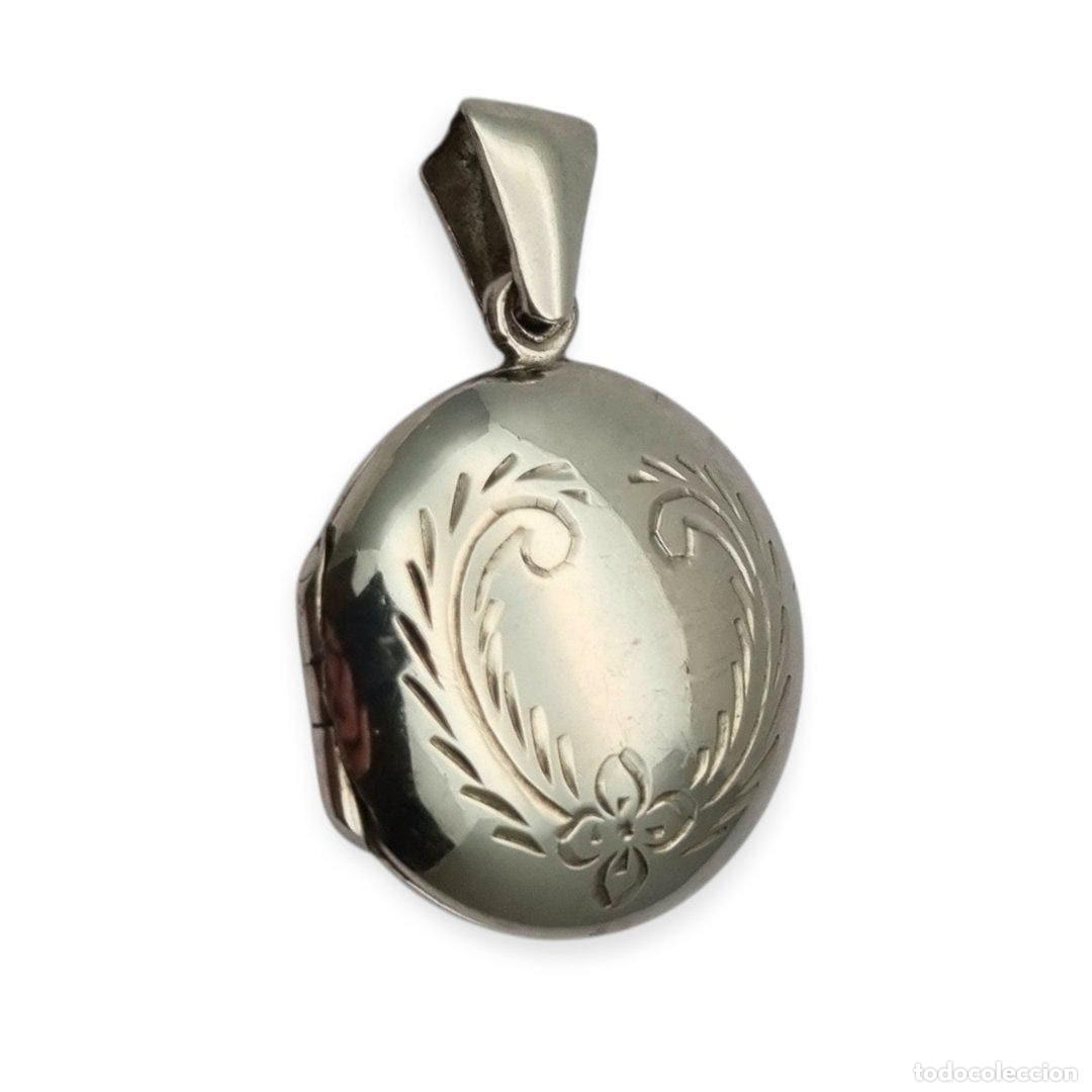 Joyeria: Colgante guardapelo en plata 925, Espa&ntilde;a, medall&oacute;n ovalado floral, circa 1980-90