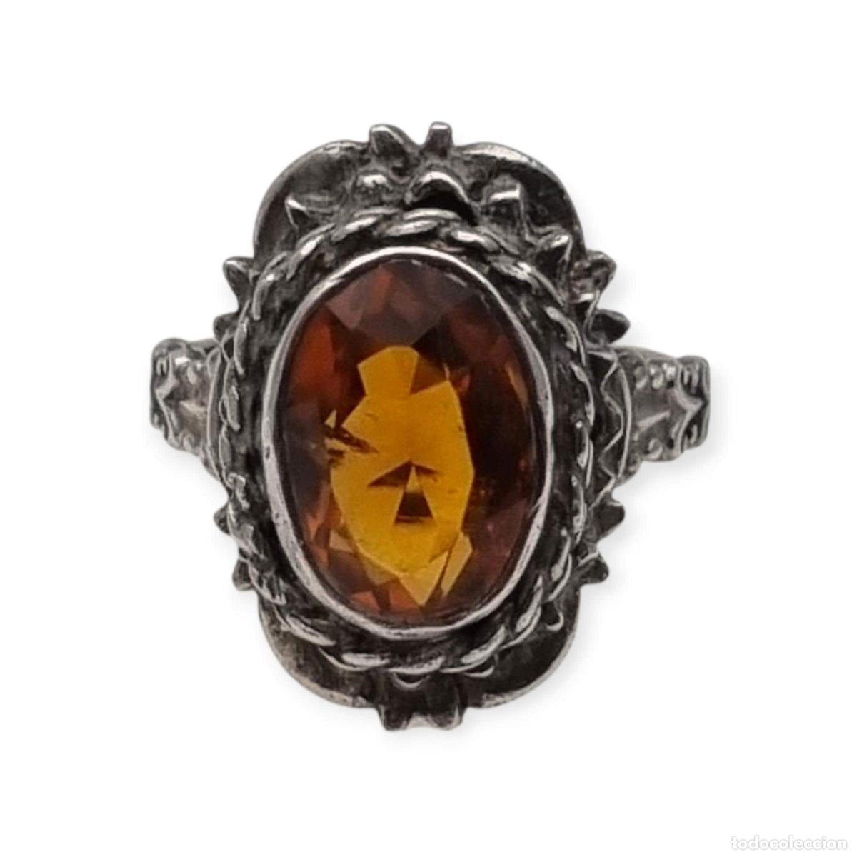 Joyeria: Anillo de plata a&ntilde;os 50-60 con cristal facetado color co&ntilde;ac y dise&ntilde;o ornamental