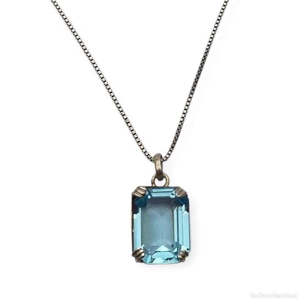 Joyeria: Collar art deco de plata 925 con colgante de piedra azul facetada rectangular, Circa 1980-90