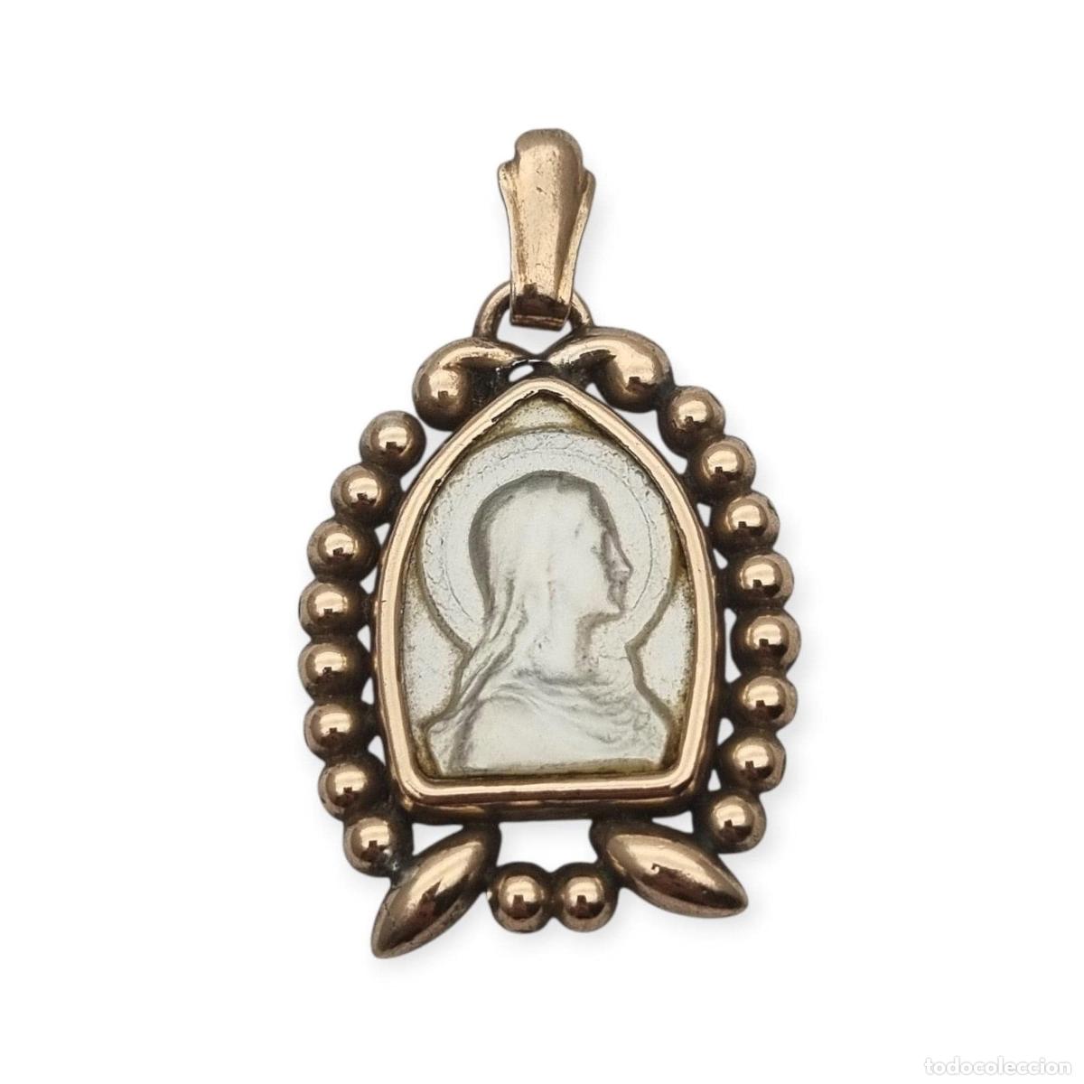 Joyeria: Colgante religioso Art D&eacute;co de plata y vistas de oro con n&aacute;car tallado Virgen Mar&iacute;a circa 1940-1950