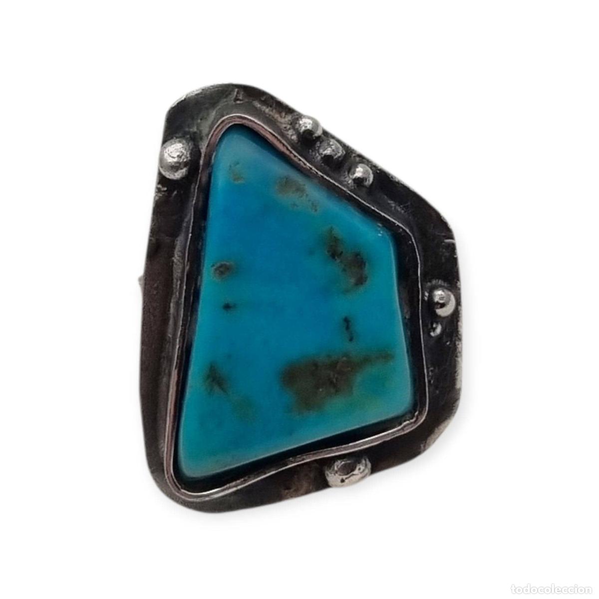 Joyeria: Anillo Boho artesanal de plata con turquesa triangular, dise&ntilde;o org&aacute;nico de estilo &eacute;tnico, 80s