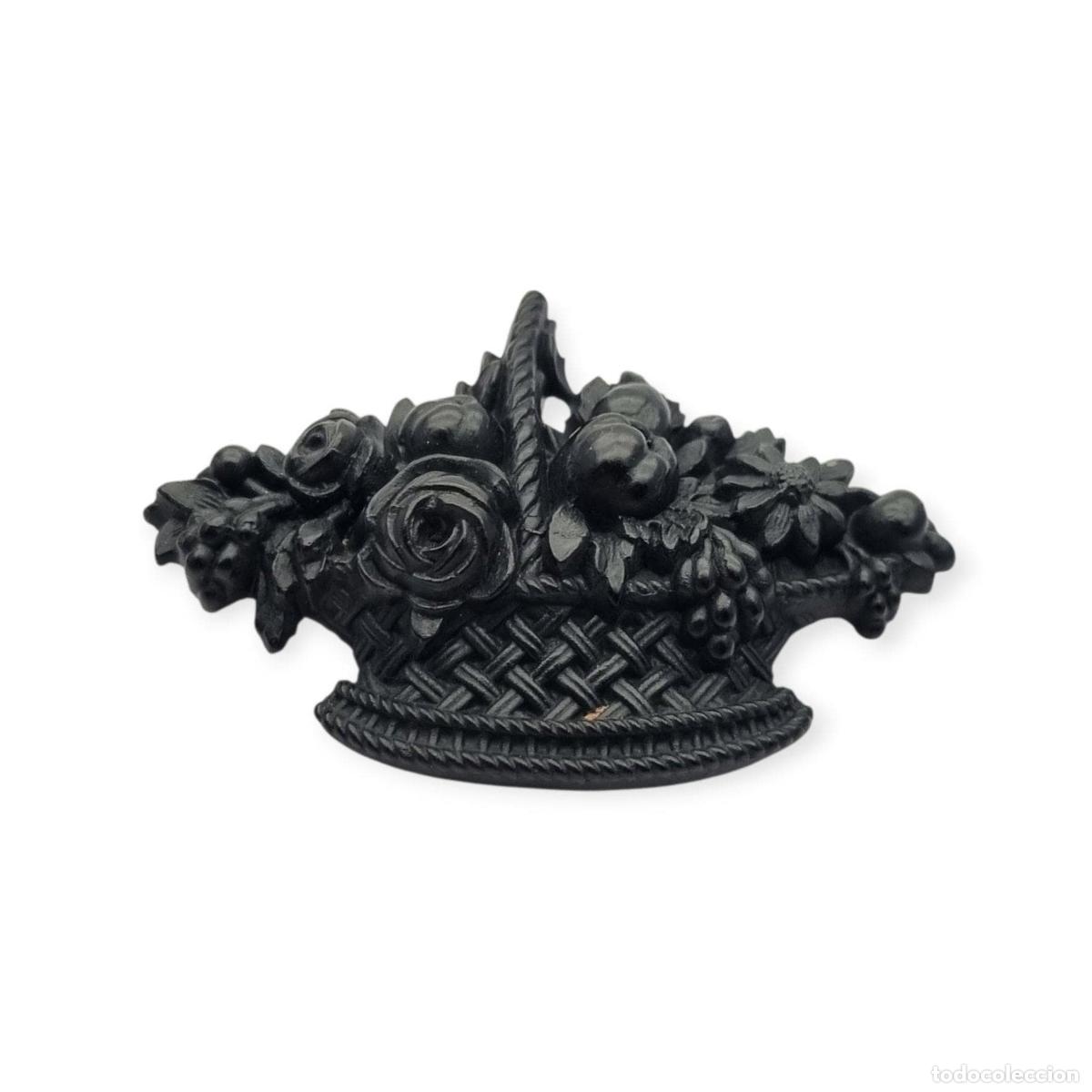 Joyeria: Broche floral victoriano de luto en vulcanita, cesta Giardinetti, circa 1880, joyer&iacute;a sentimental