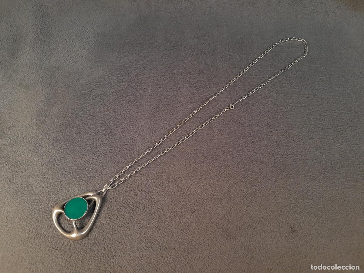 Joalharia: COLGANTE MODERNISTA CON PIEDRA SEMIPRECIOSA EN PLATA DE LEY. SIGLO XX