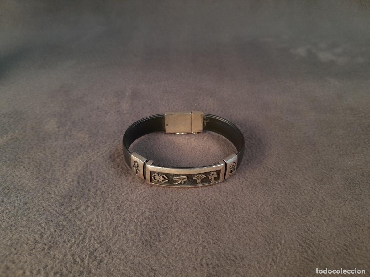 Joyeria: J-4464. PULSERA CON DETALLES DE PLATA. SIGLO XX.