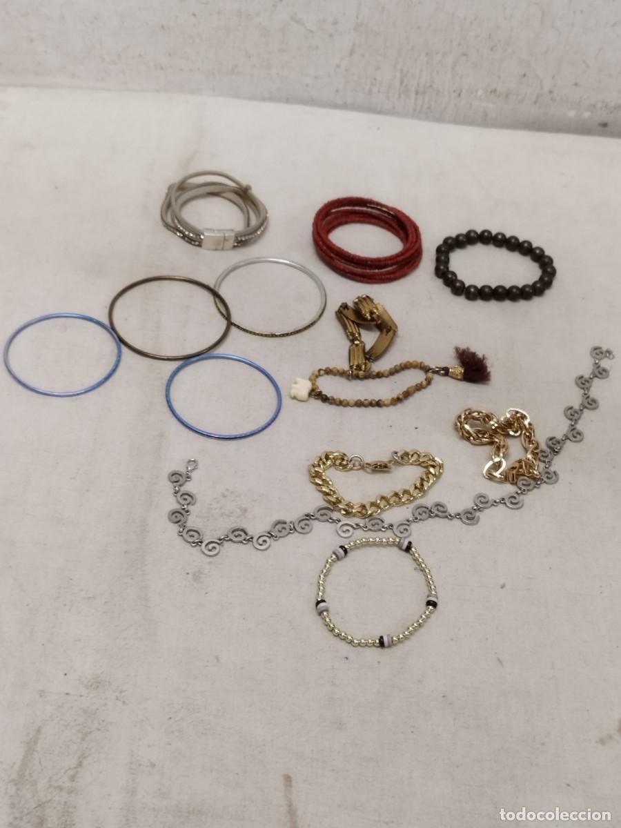 Joyeria: Lote de 12 pulseras y un collar. - Foto 1