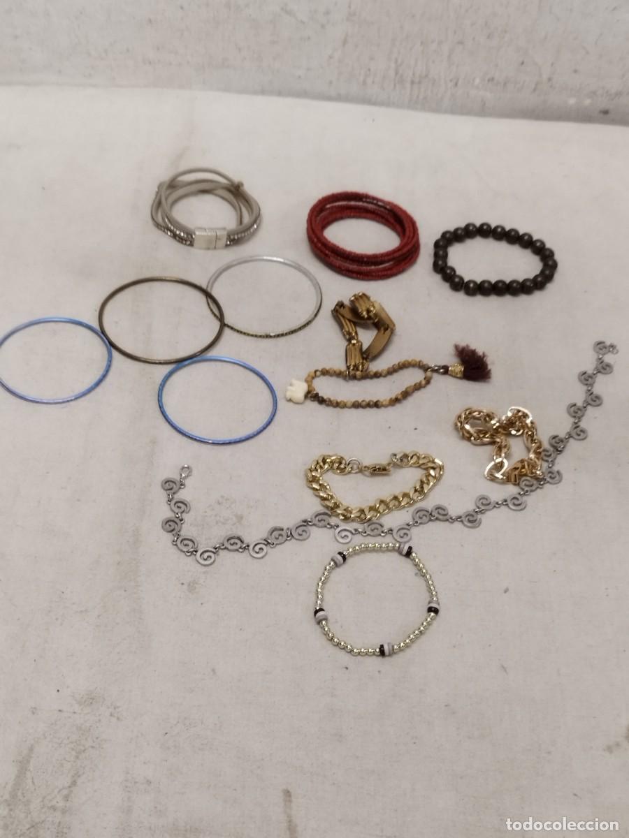 Joyeria: Lote de 12 pulseras y un collar. - Foto 2