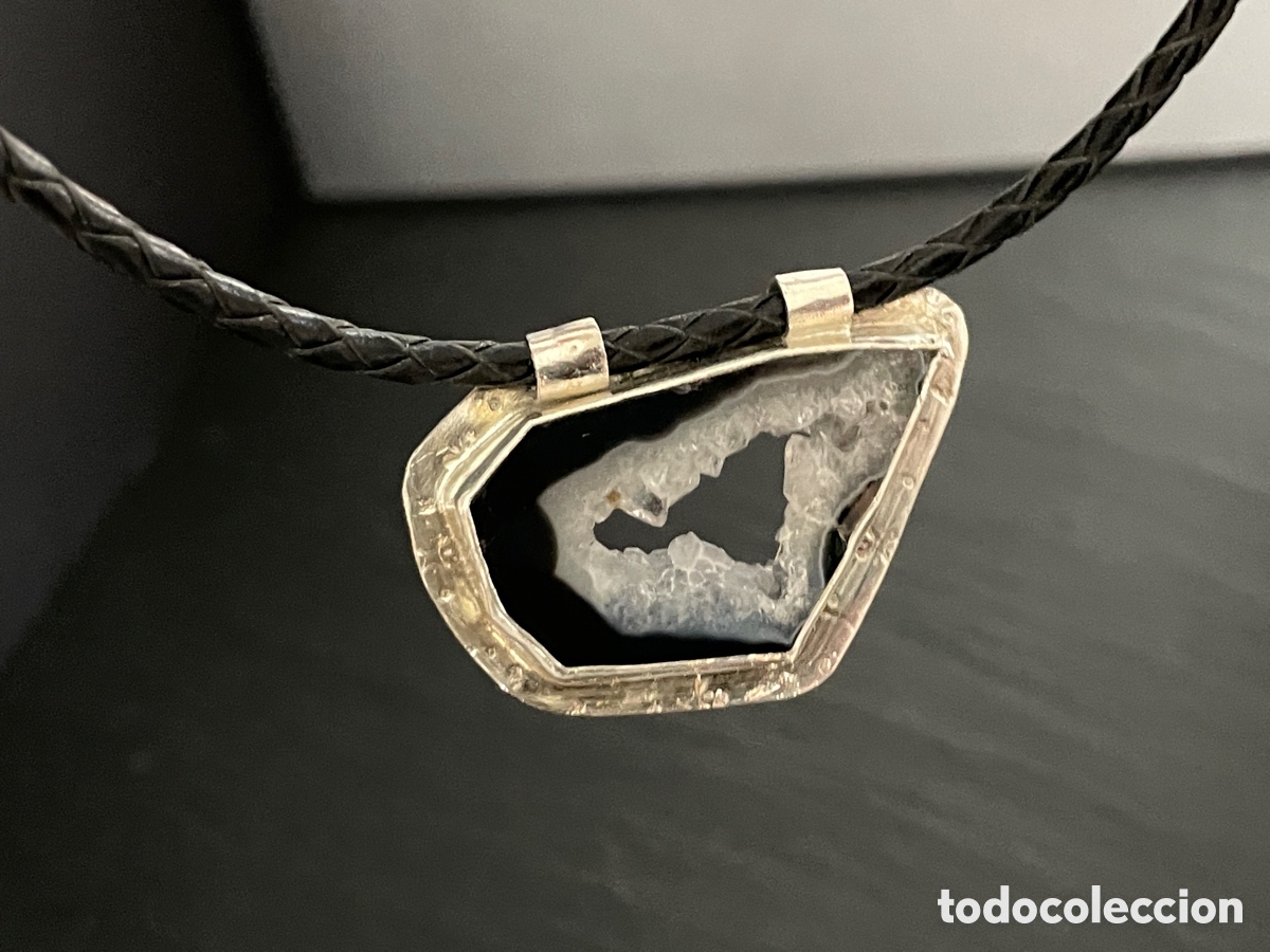 Joyeria: Collar de dise&ntilde;o con medalla de plata