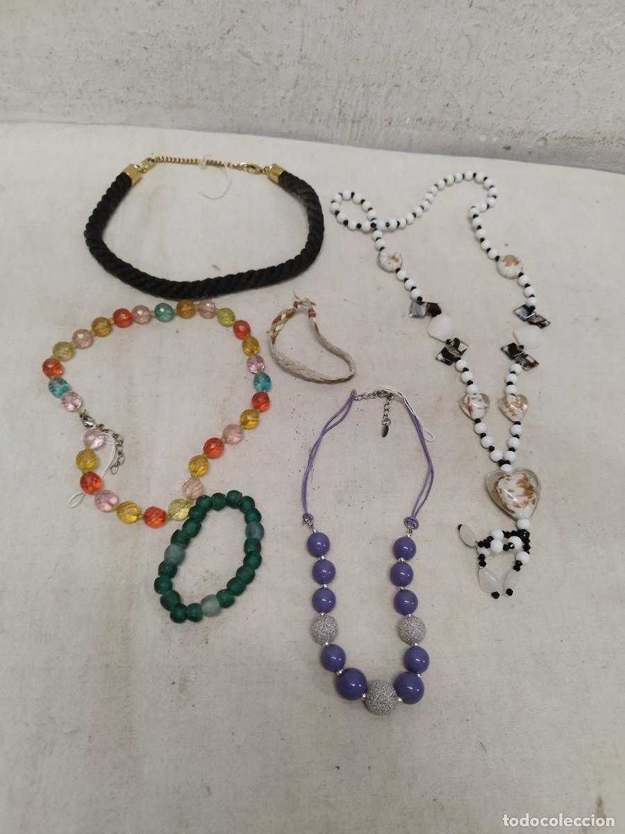 Joyeria: Lote de 5 collares y 2 pulseras.