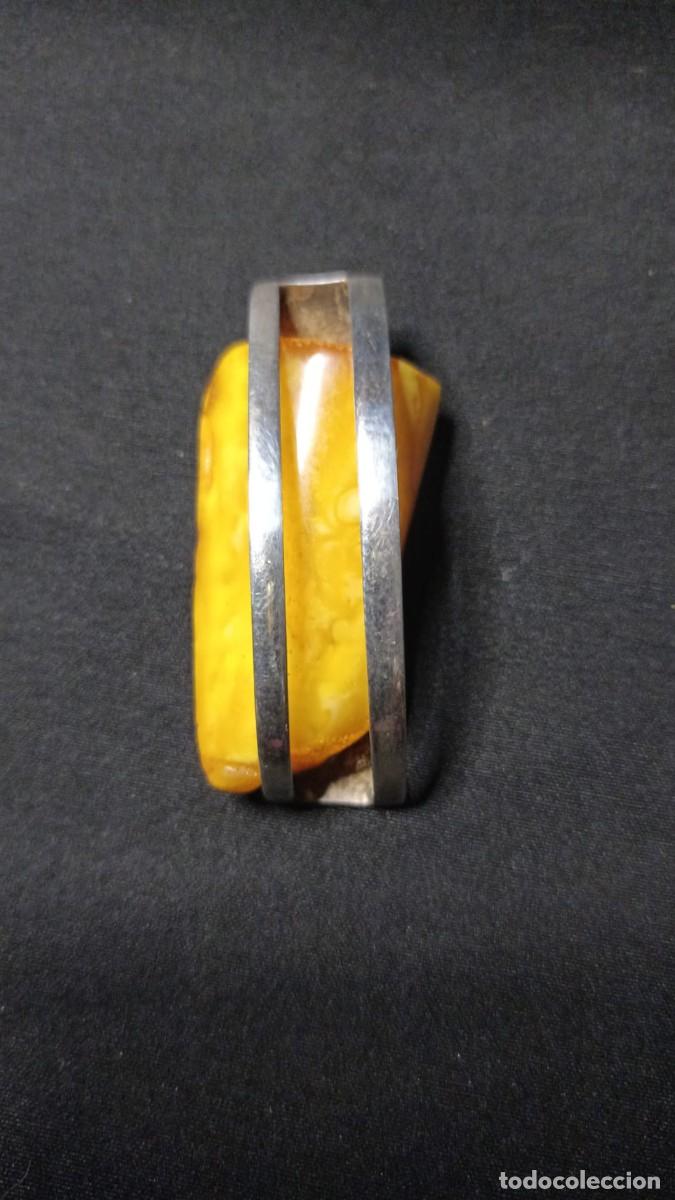 Joyeria: colgante de ambar engarzado en plata