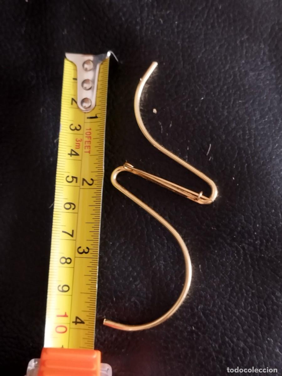 Joyeria: Gran broche de metal dorado a identificar. - Foto 6