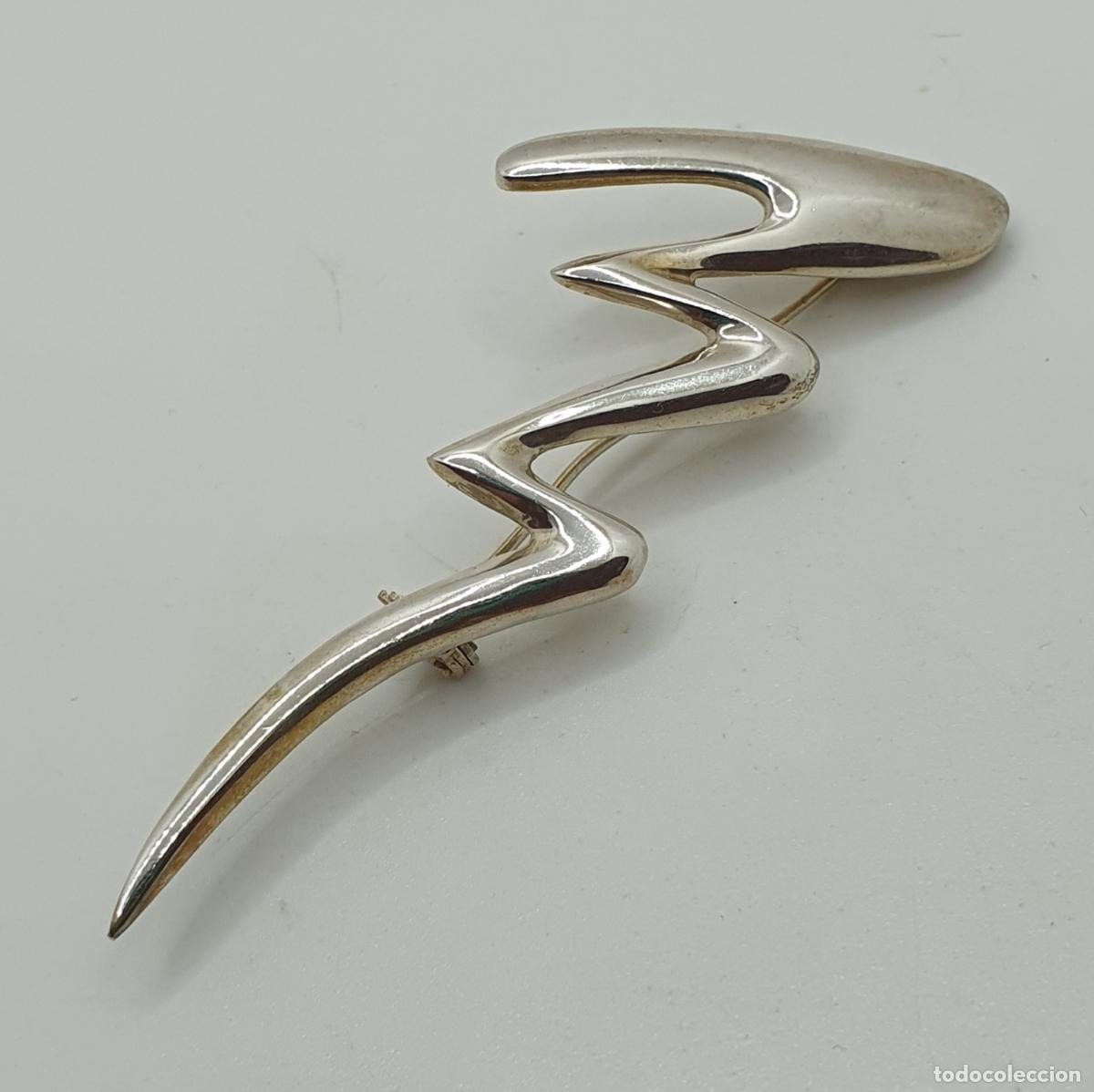 Joyeria: Magn&iacute;fico broche de dise&ntilde;o original y sofisticado en plata de primera ley maciza 925 contrastada.