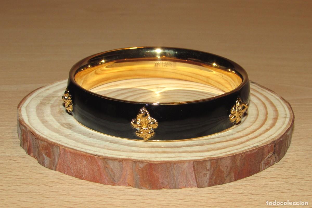 Joyeria: Pulsera brazalete Just Cavalli flor de lis metal dorado y esmalte negro a&ntilde;os 2000