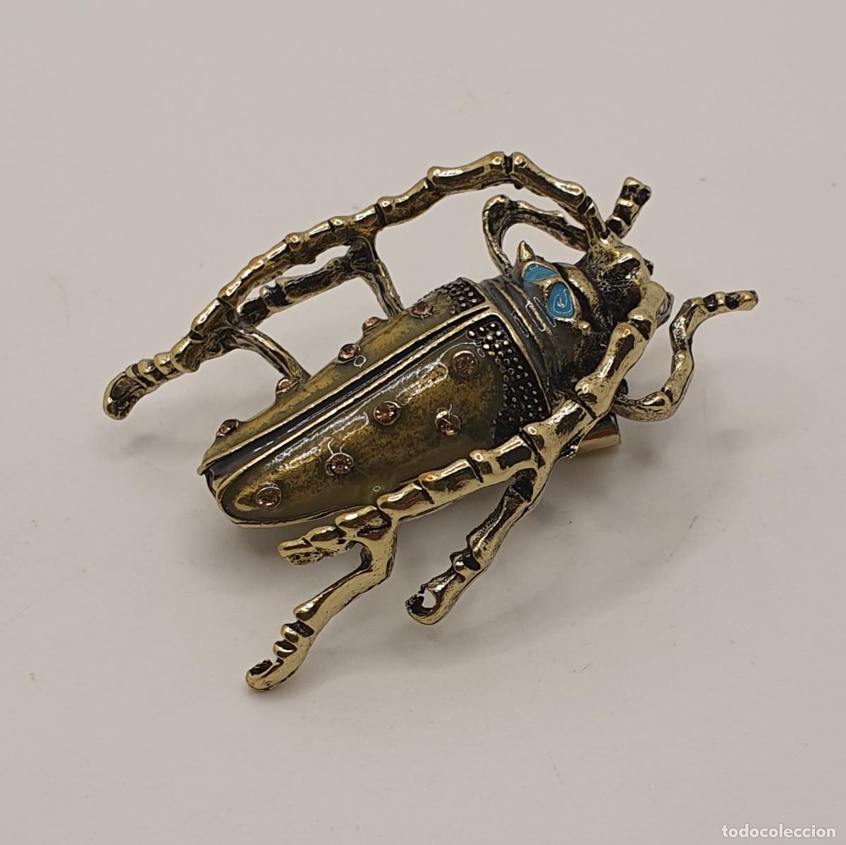 Joyeria: Broche dise&ntilde;o art dec&oacute; de insecto con acabado en oro viejo, esmaltes y pedrer&iacute;a &aacute;mbar talla brillant