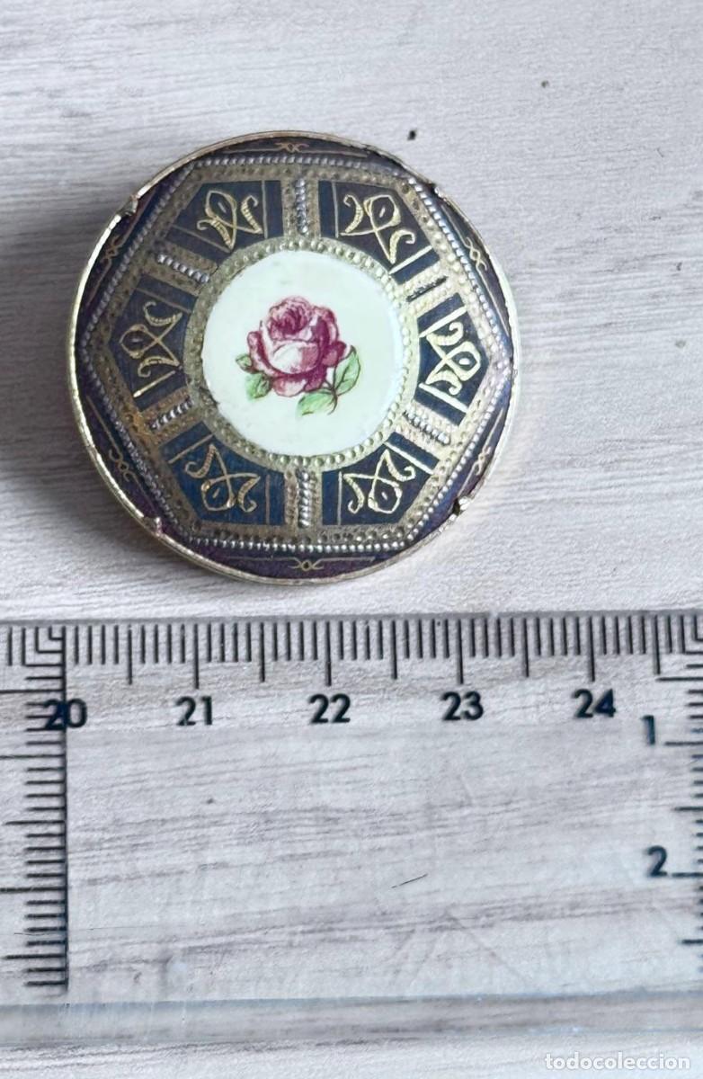 Joyeria: Antiguo broche tipo damasquinado con rosa central