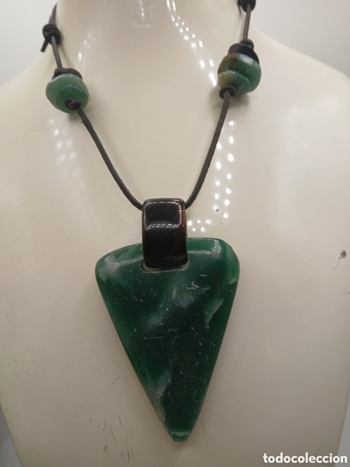 Joyeria: Collar jade verde y asta. Cord&oacute;n cuero - Foto 3