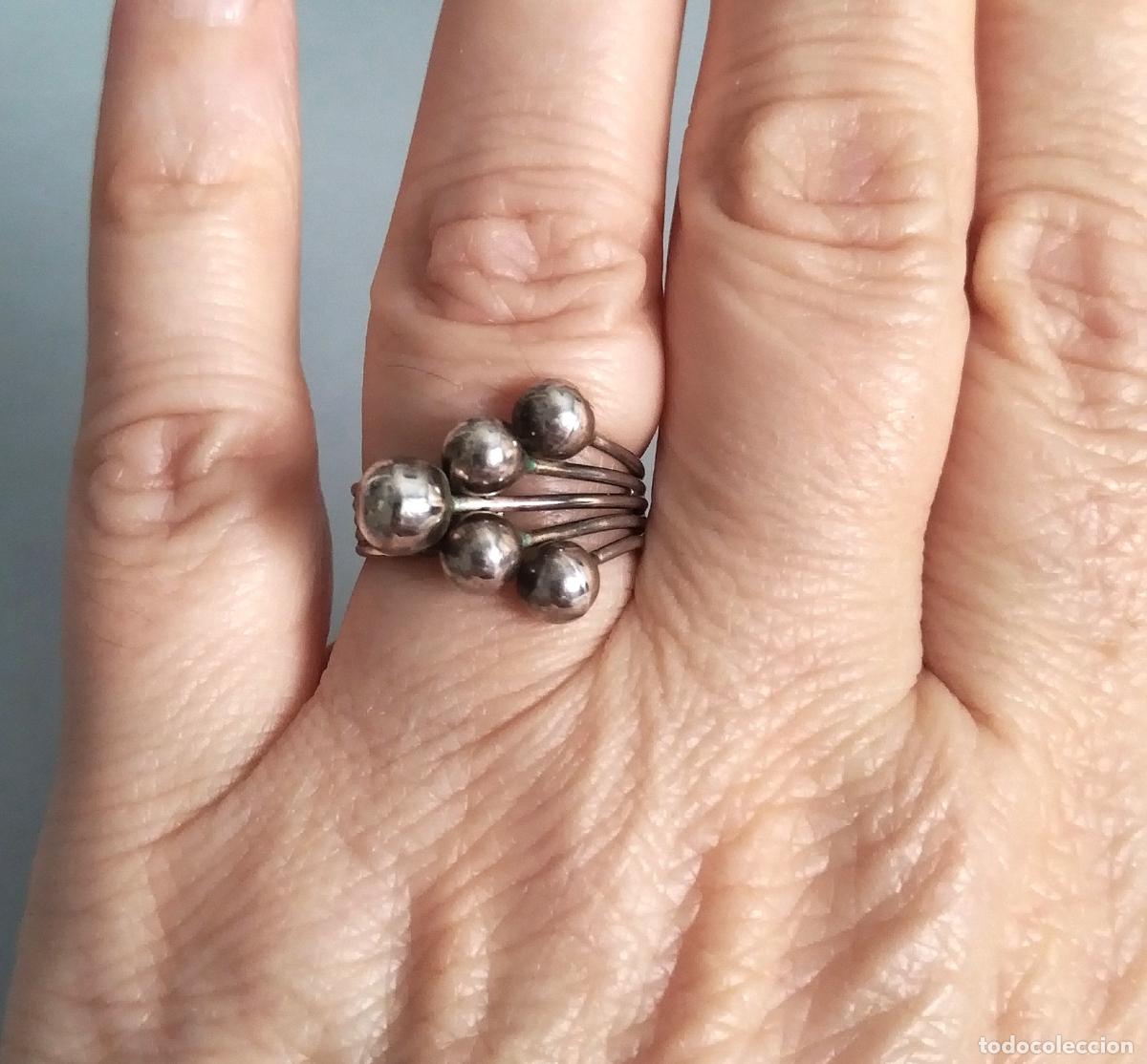 Joyeria: Antiguo anillo plateado ajustable. - Foto 2