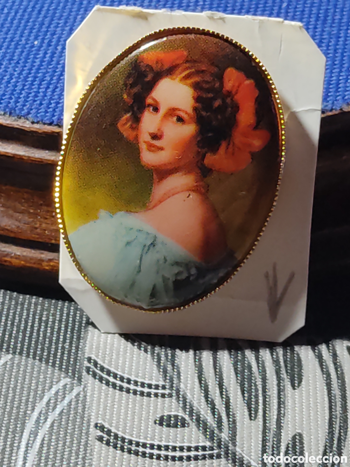 Joyeria: Broche de porcelana con imagen chica de &eacute;poca.*V*