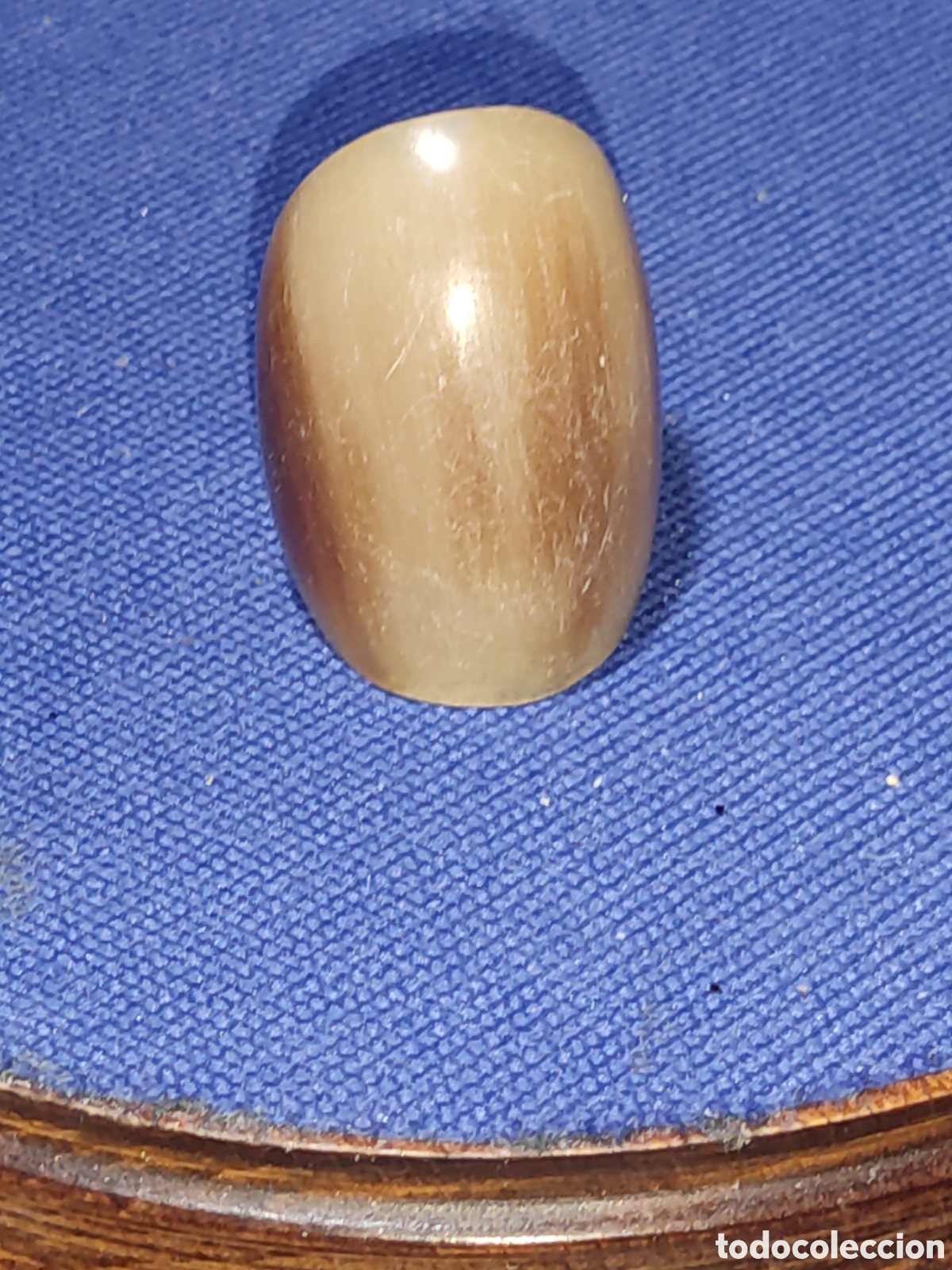 Joyeria: Antiguo anillo de cuerno o asta de toro.