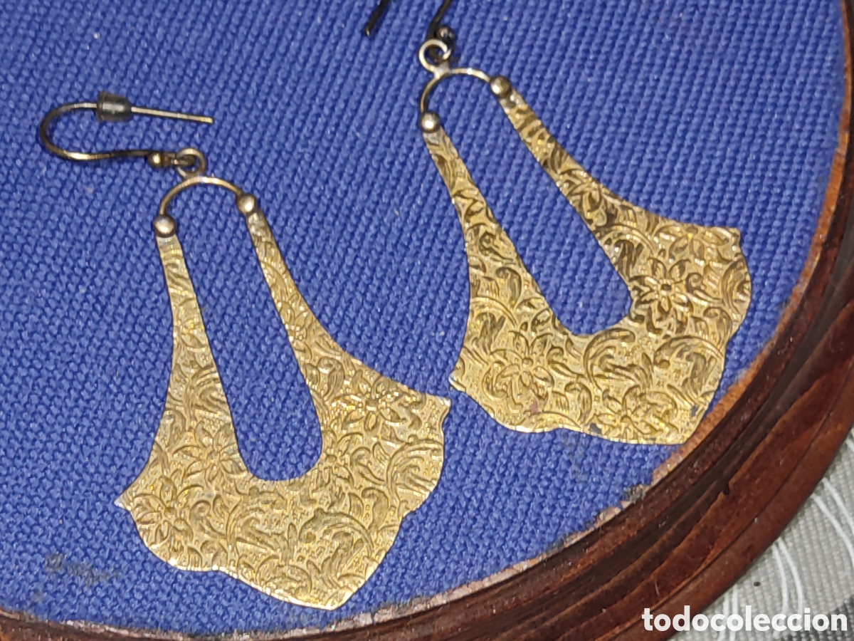 Joyeria: Pendientes Art Deco de lat&oacute;n repujado. - Foto 2