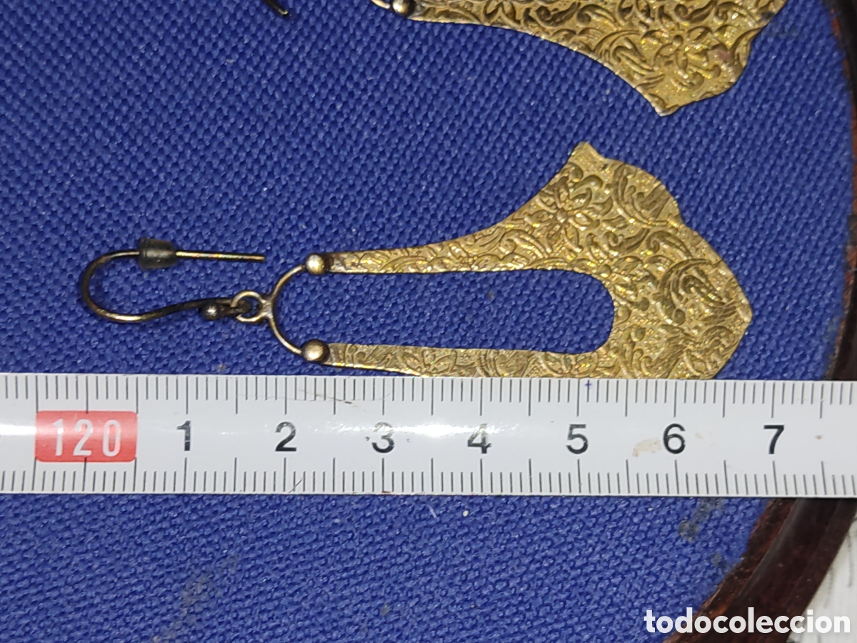 Joyeria: Pendientes Art Deco de lat&oacute;n repujado. - Foto 3