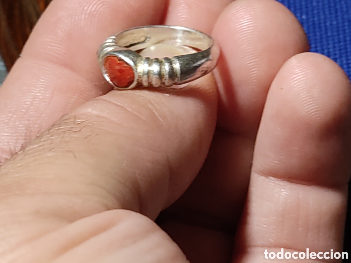 Joyeria: Anillo de plata 925 y piedra coral.