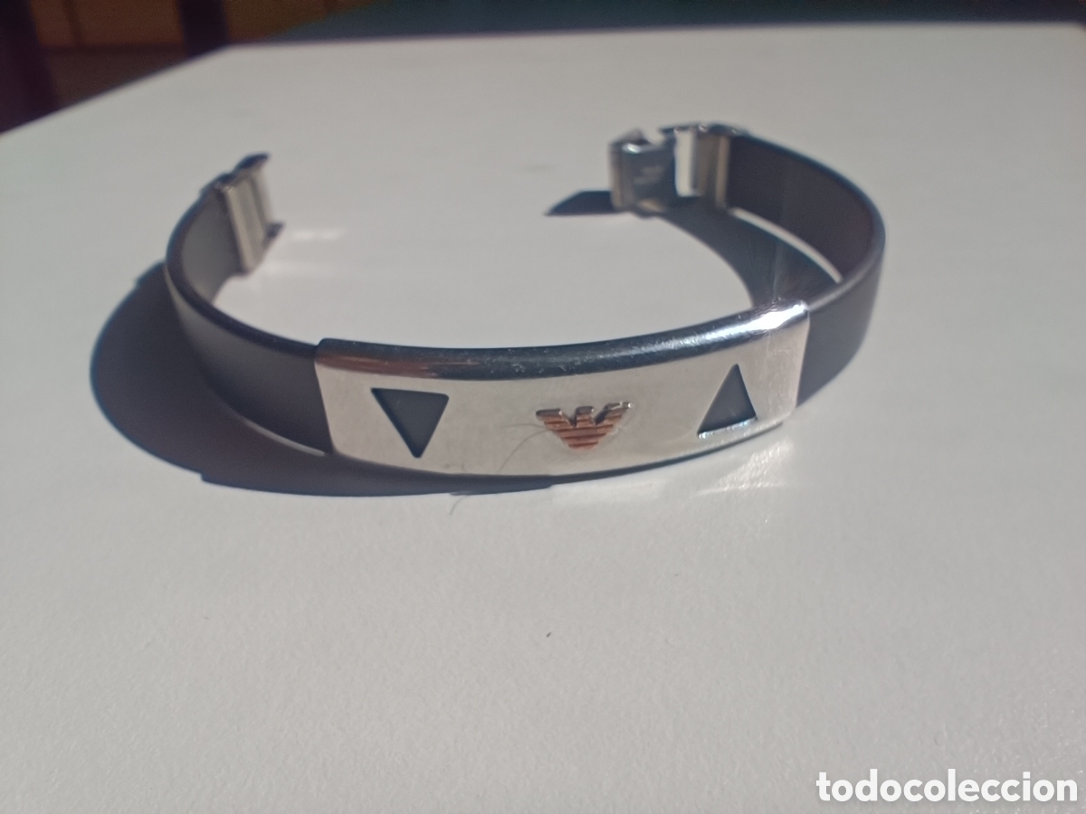 Joyeria: Pulsera ARMANI de acero y caucho. Logo color bronce