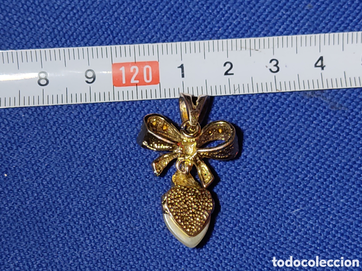 Joyeria: Colgante lazo dorado con coraz&oacute;n de perla simulada. - Foto 3