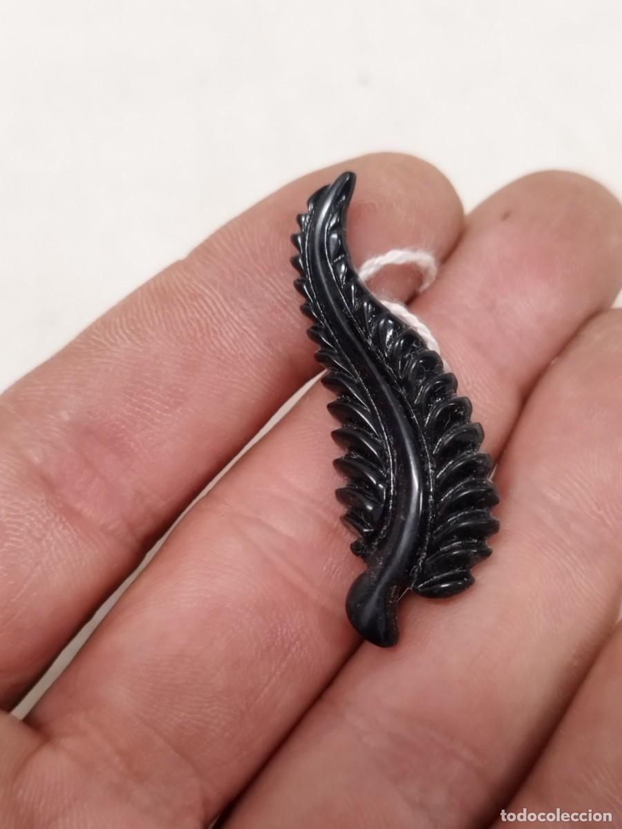 Joyeria: Antiguo broche en forma de hoja, en color negro.