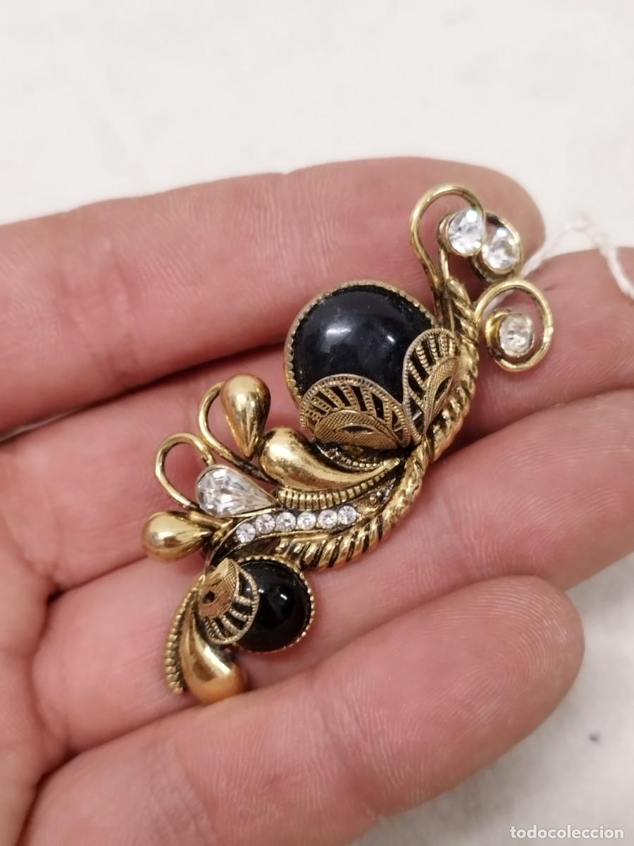 Joyeria: Antiguo broche de studio M Due bijoux. Floral con pedrer&iacute;a a identificar.