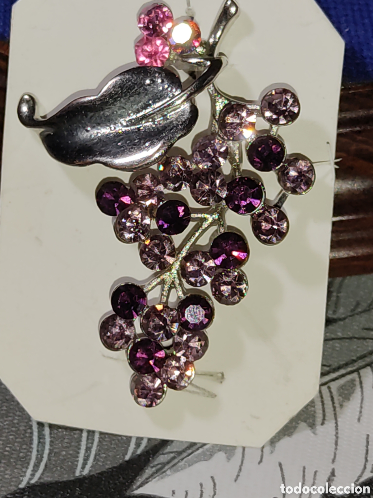 Joyeria: Broche racimo de uvas con circonitas o cristales.Vintage