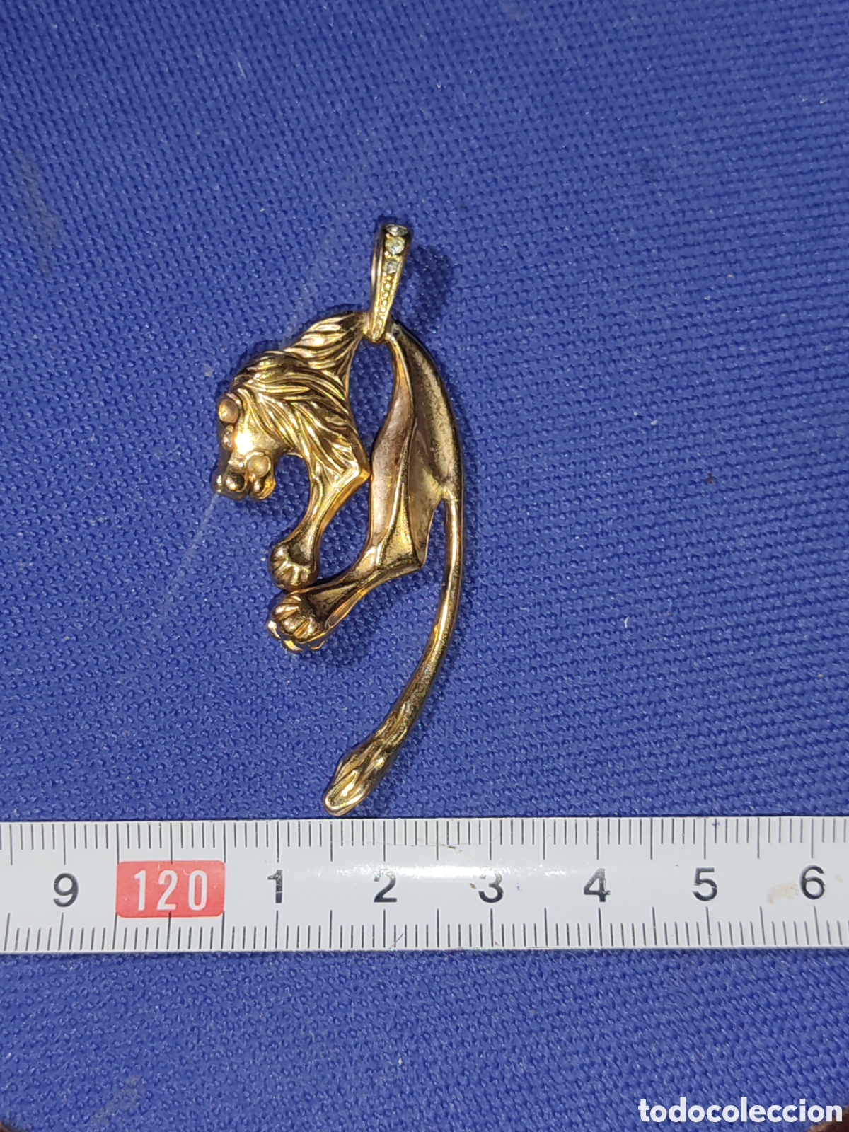 Joyeria: Bonito Colgante le&oacute;n con ba&ntilde;o de oro.Vintage.