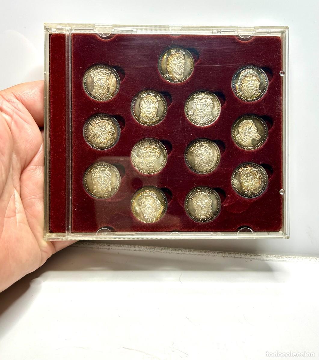 Joyeria: 3973.Colecci&oacute;n de 13 Arras de plata (925) con im&aacute;genes de los Cristos de la Semana Santa de Sevilla