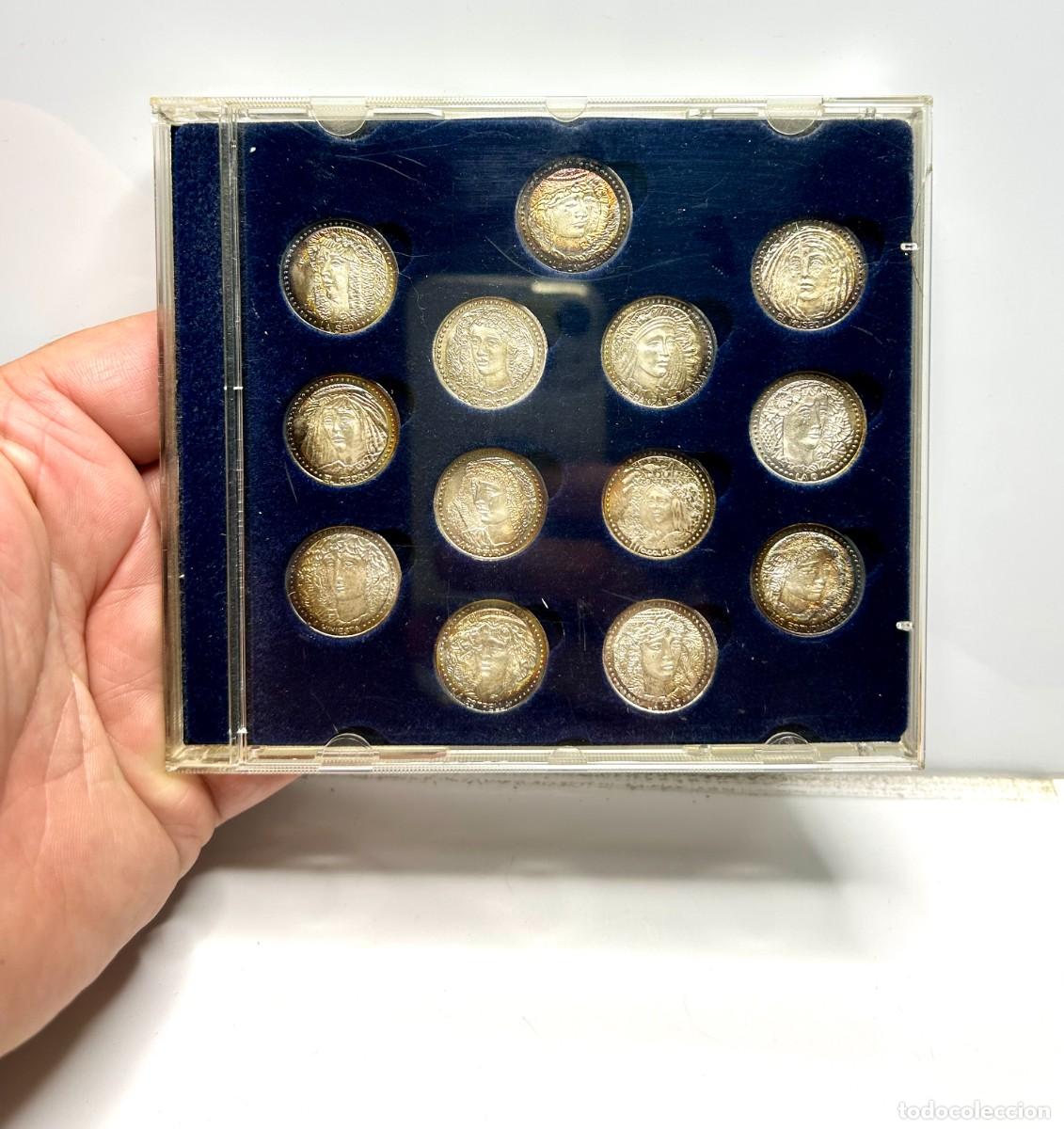 Joyeria: 3974.Colecci&oacute;n de 13 Arras de plata (925) con im&aacute;genes de V&iacute;rgenes de la Semana Santa de Sevilla