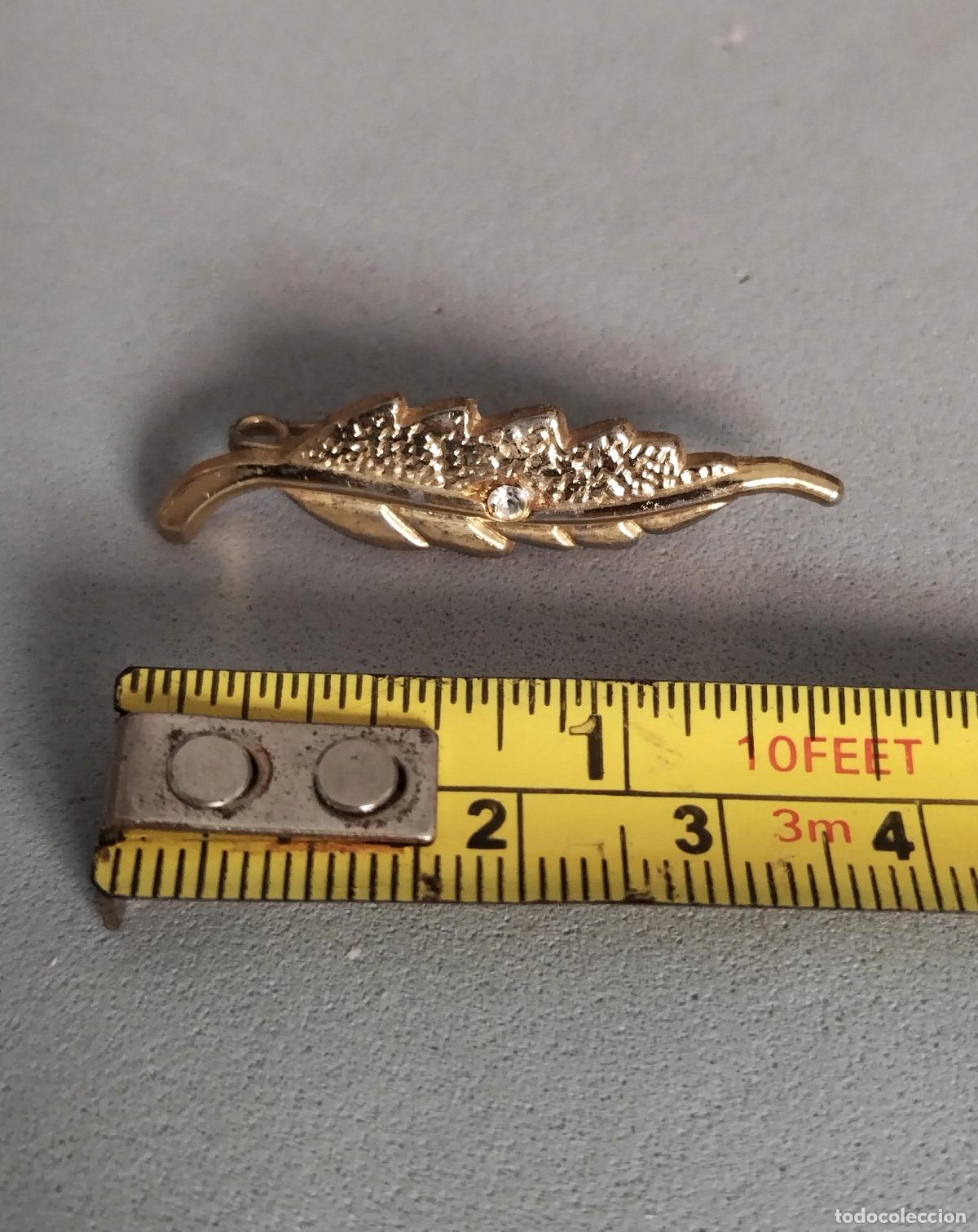 Joyeria: Peque&ntilde;o broche dorado, forma de hoja. - Foto 2