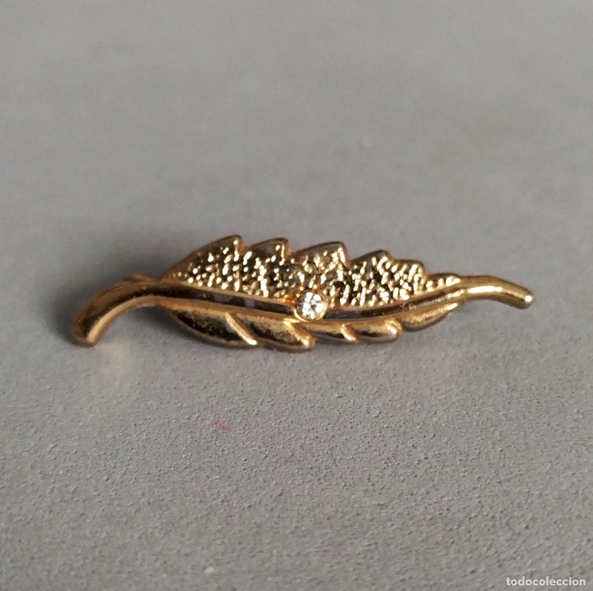 Joyeria: Peque&ntilde;o broche dorado, forma de hoja. - Foto 4
