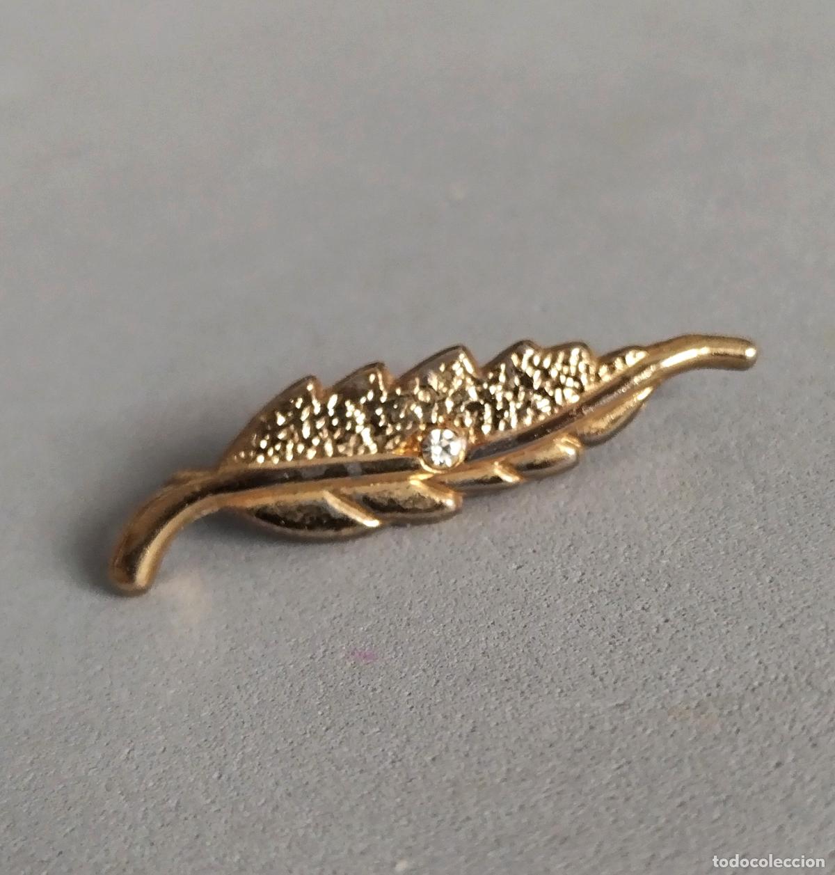 Joyeria: Peque&ntilde;o broche dorado, forma de hoja. - Foto 5