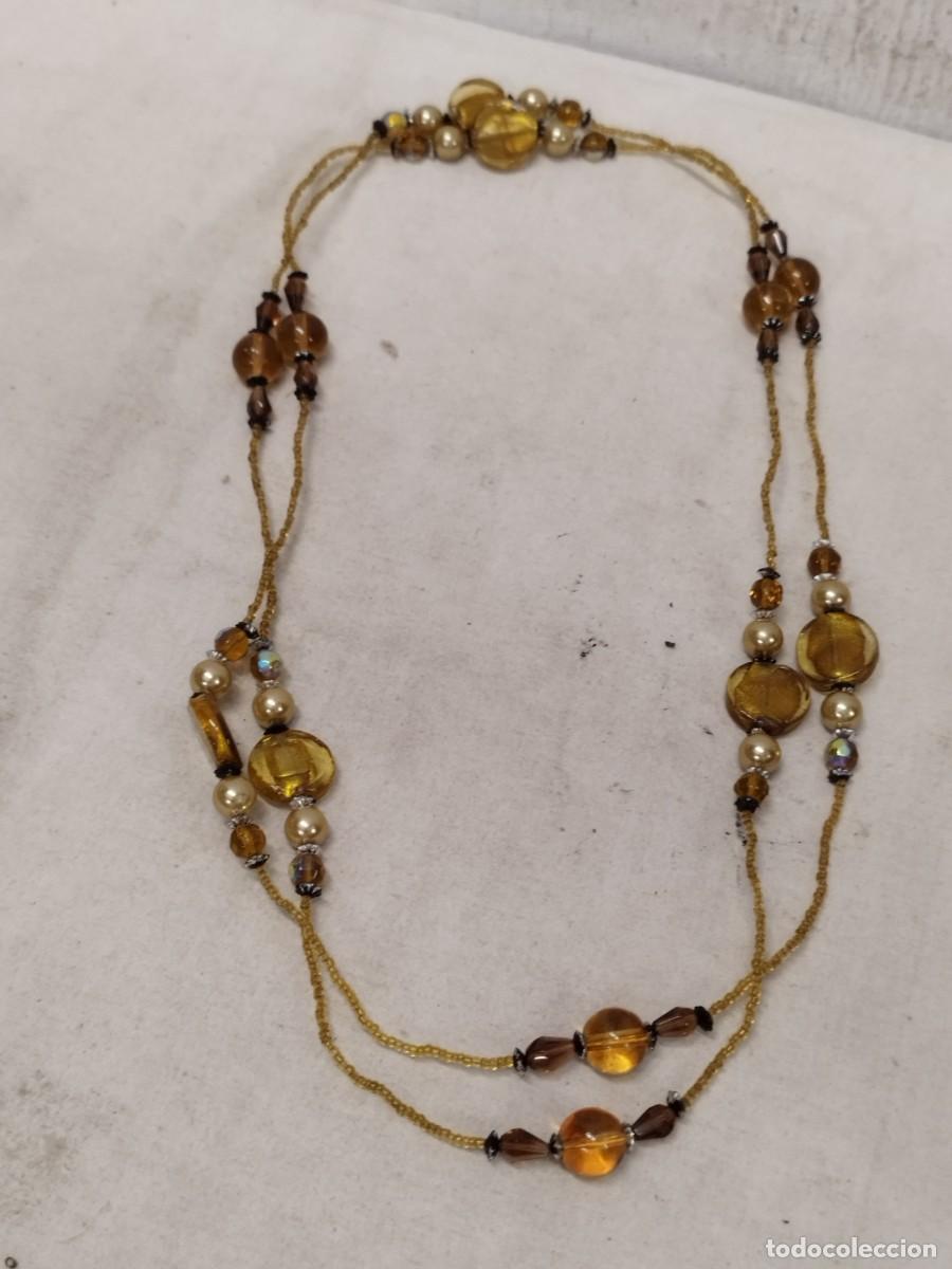 Joyeria: Gran collar de cuentas tipo ambar. Las grandes parecen de cristal.