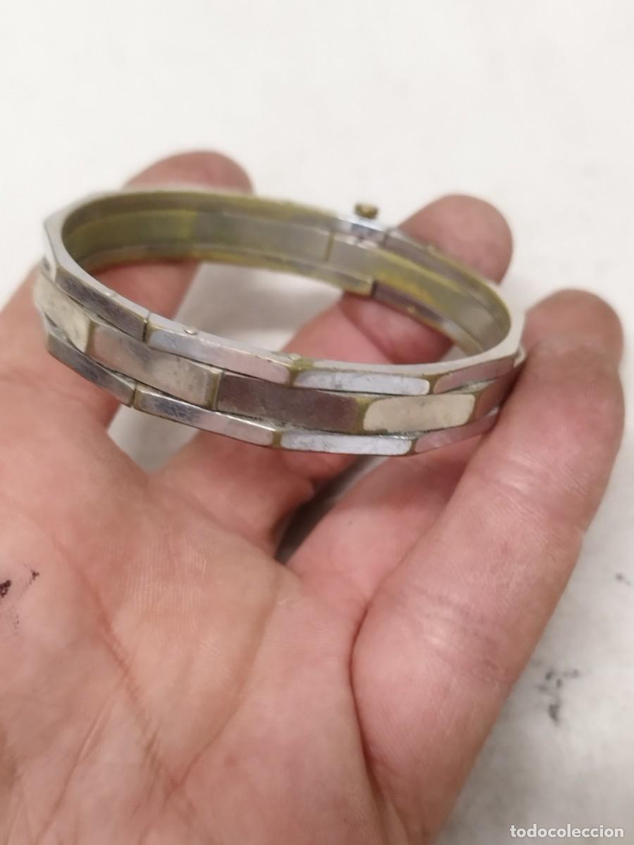Joalharia: Antigua pulsera, brazalete plateado a identificar.