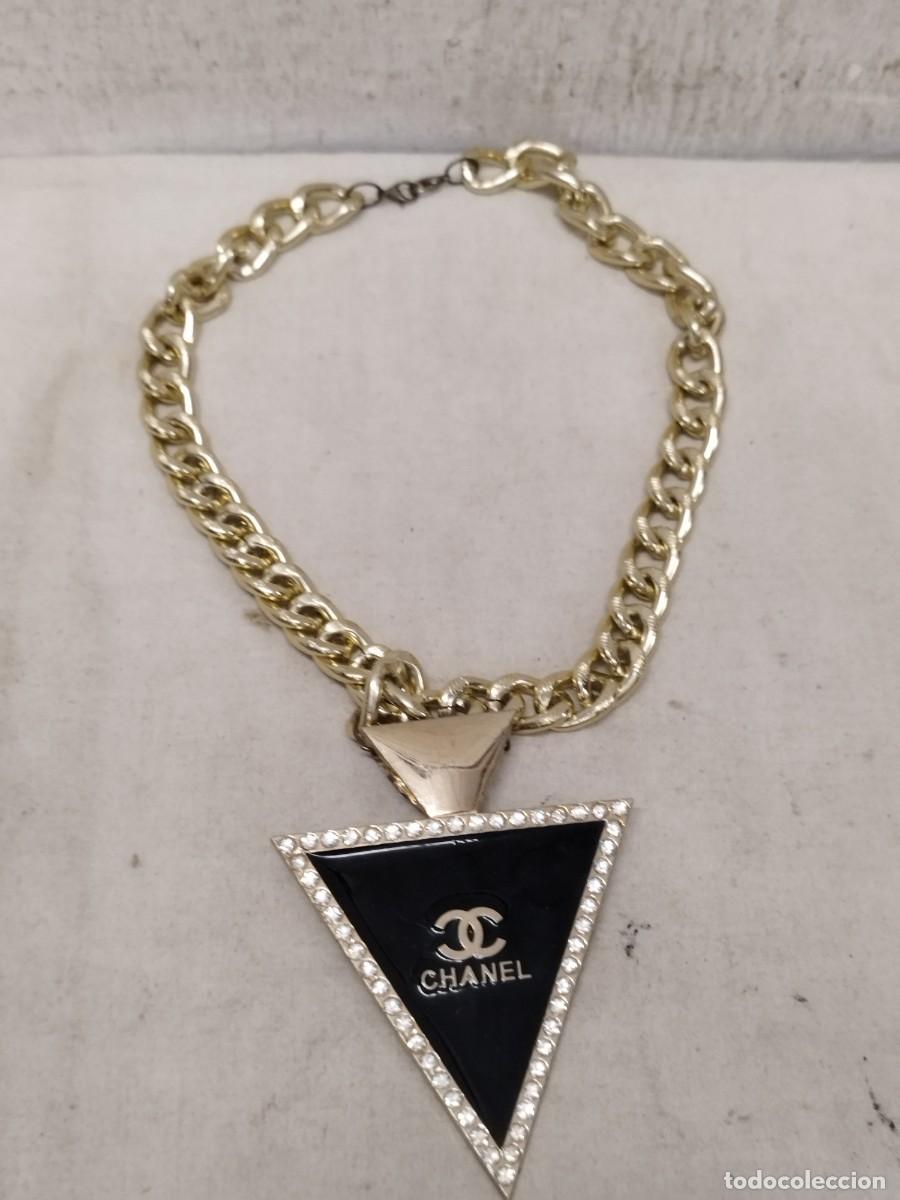 Joyeria: Gran cord&oacute;n con gran colgante, metal a identificar.