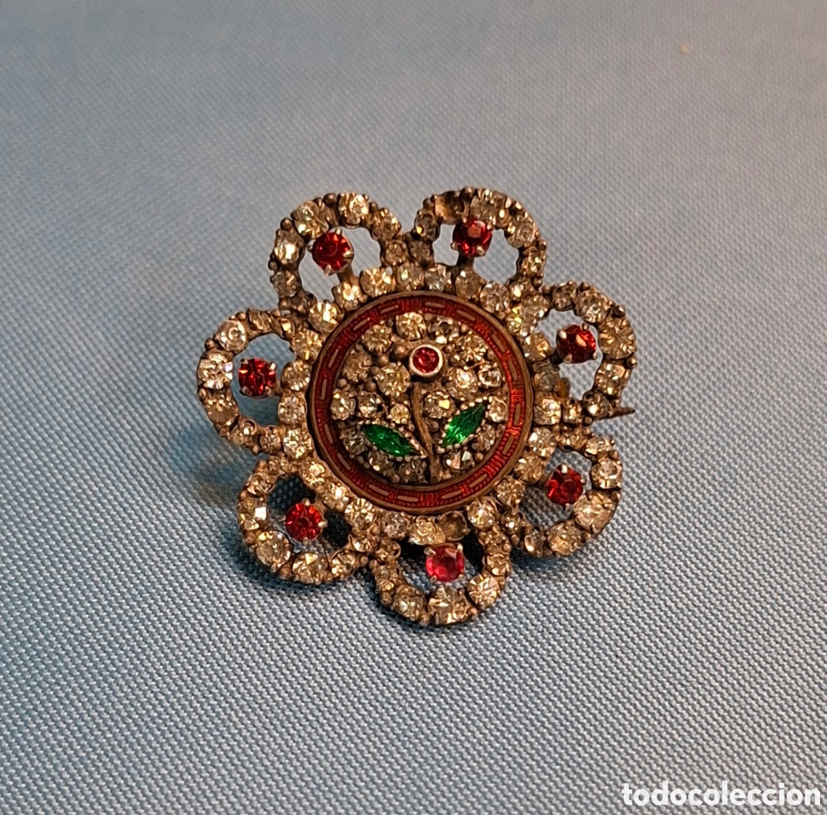 Joyeria: Broche antiguo de lat&oacute;n y cristales