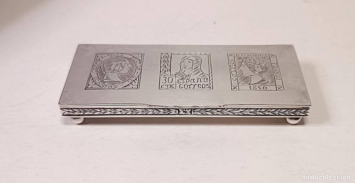 Joyeria: Antigua Caja Portasellos de Plata de Ley - Conmemorativa Filatelia Espa&ntilde;ola (Con Pinza)